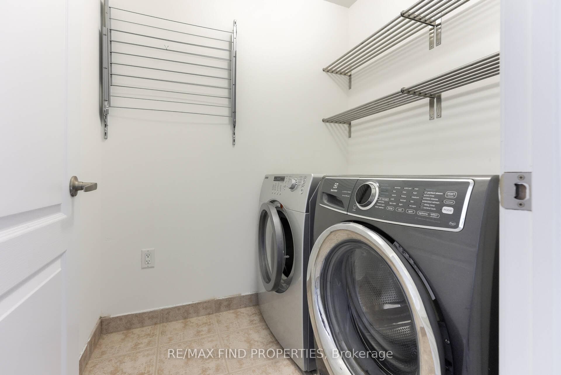 930 Hasselfeldt Heights photo 27