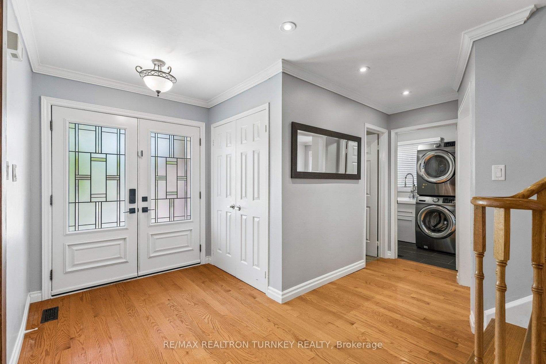 Spacious Reno'd Modern home w Main Floor Laundry!