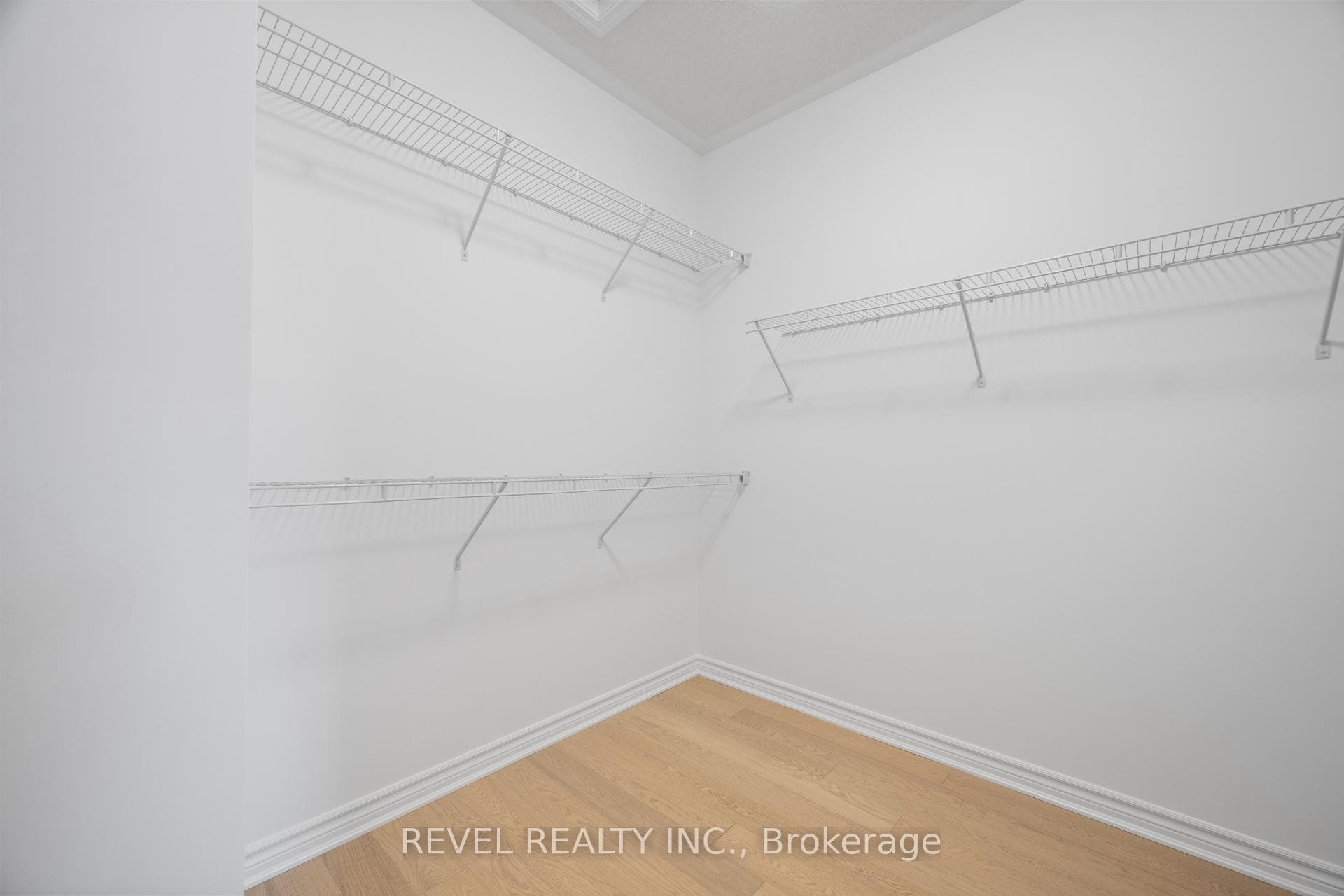 1387 Hearns Place photo 21
