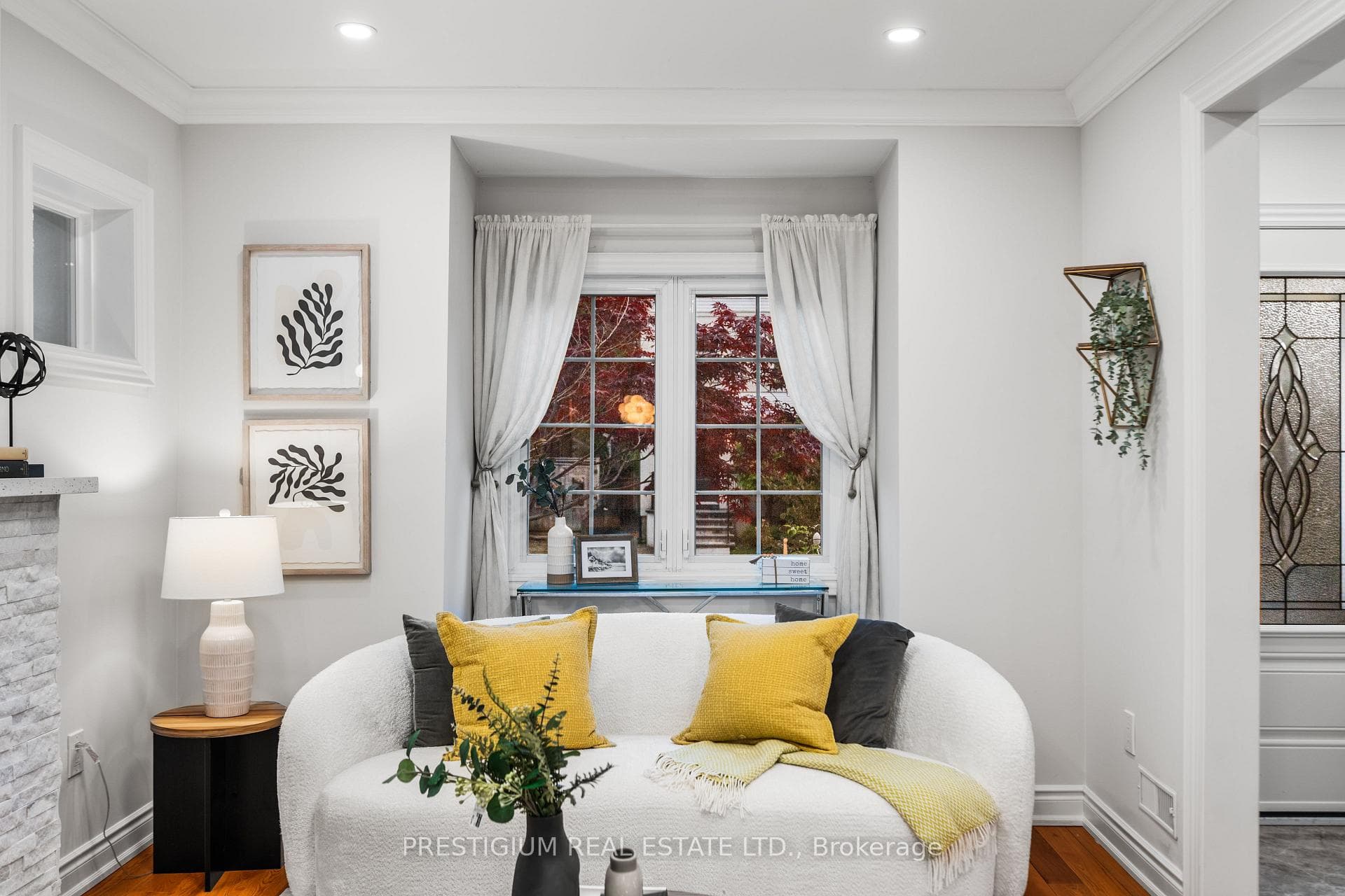 556 Davisville Avenue photo 9