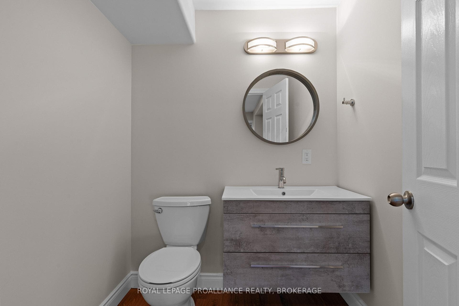 311 Janette Street photo 27