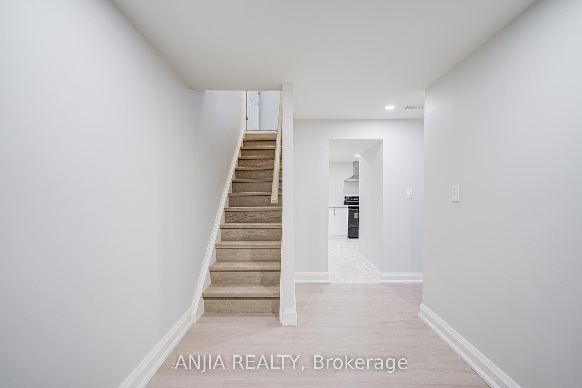 11 Drakefield Road photo 40