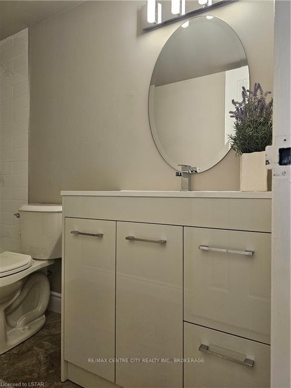 363 COLBORNE ST Street Unit 2202 photo 17