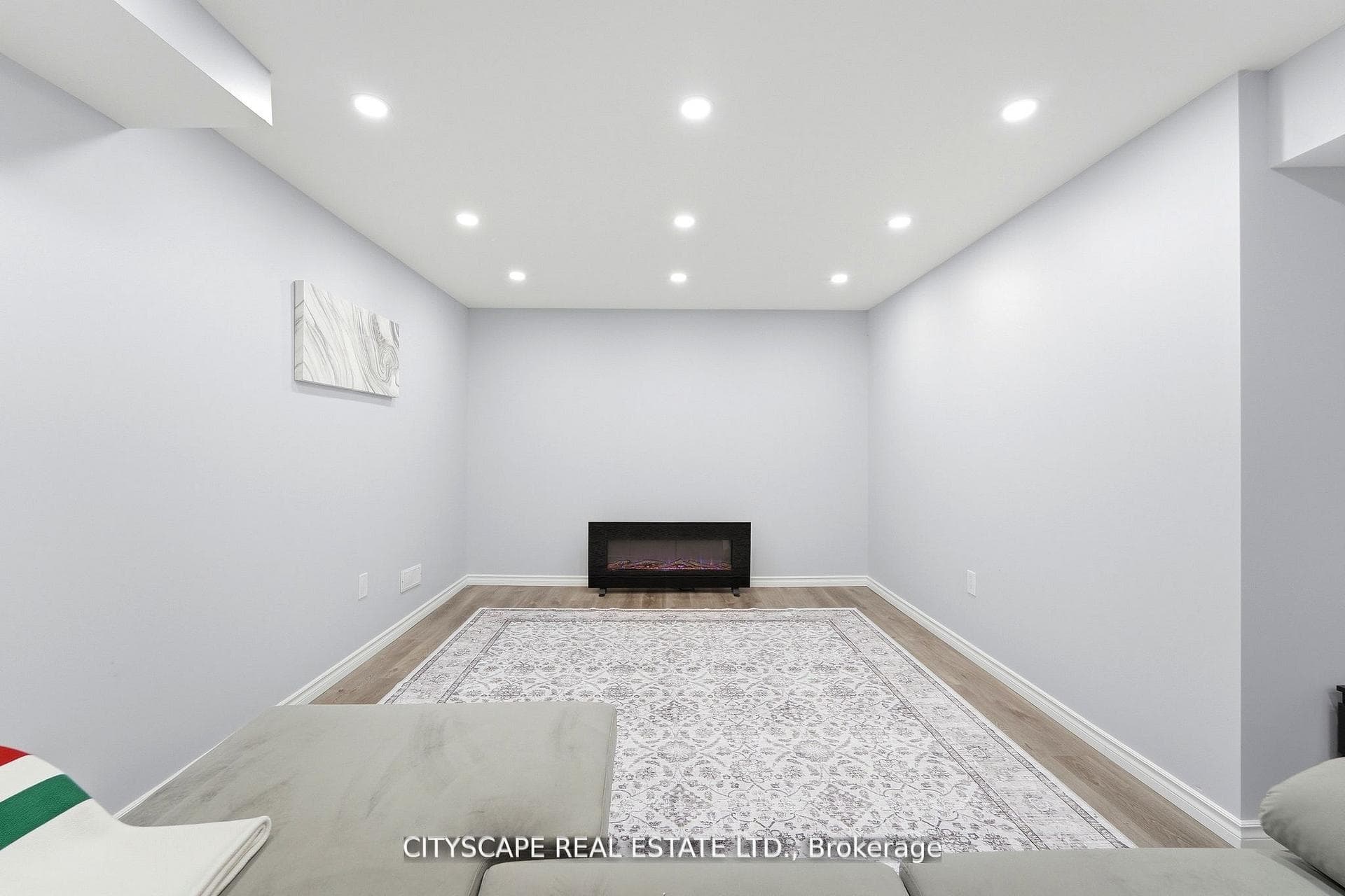 305 Gleave Terrace photo 32