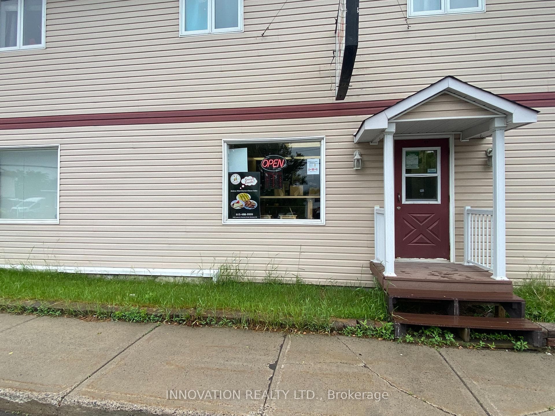 1592 Landry Street photo 2
