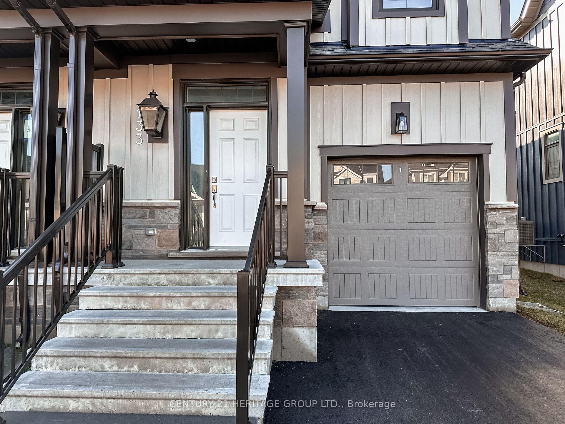 133 Black Willow Crescent photo 2