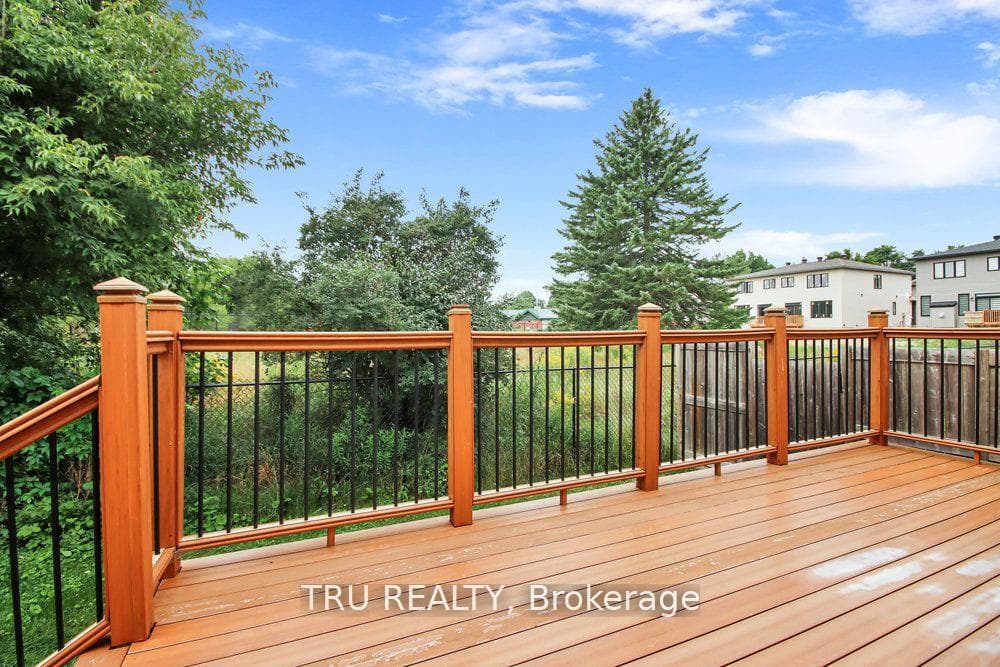 108 Villageview Private photo 32