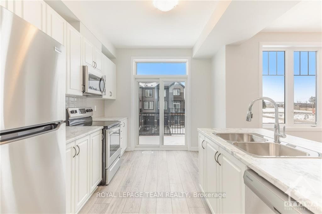 910 LIXNAW Court photo 12