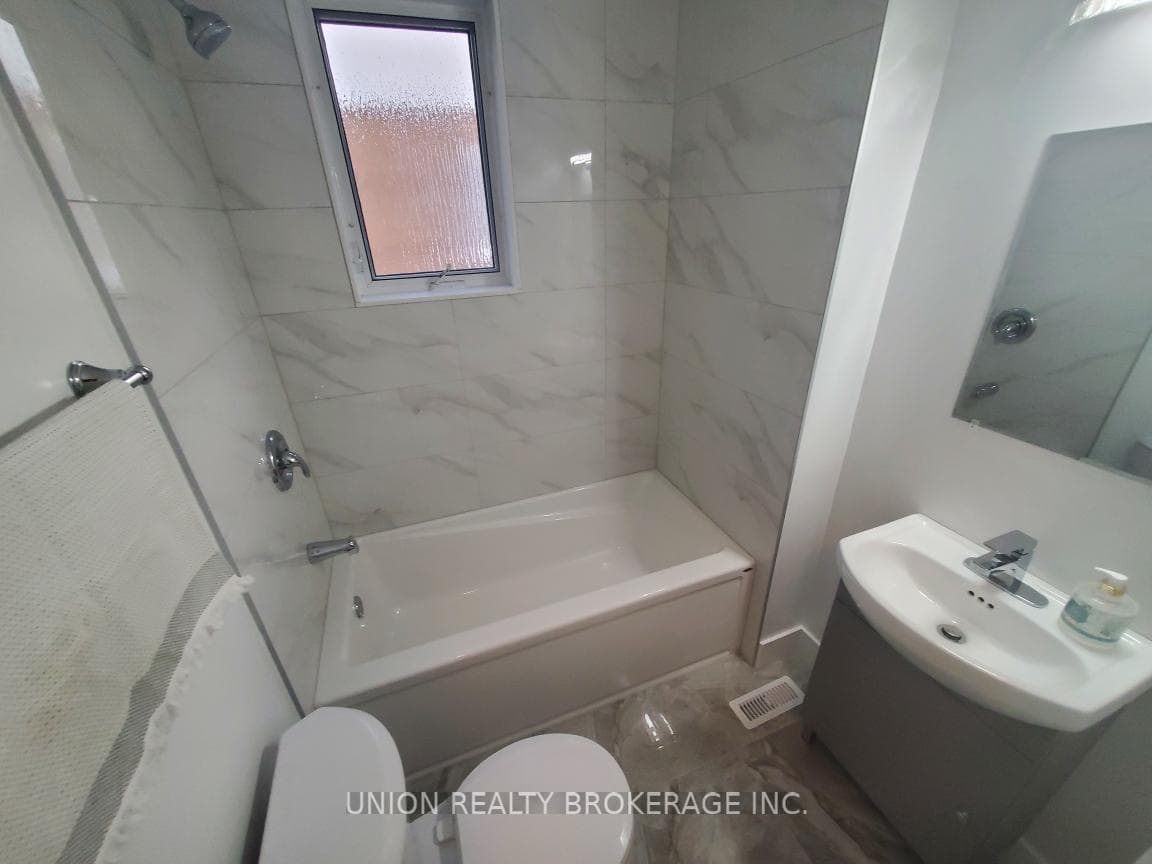 40 Winston Avenue Unit Main photo 8