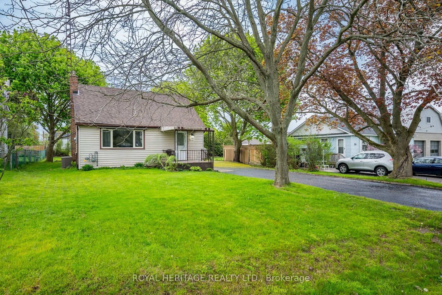 22 Carleton Boulevard photo 2