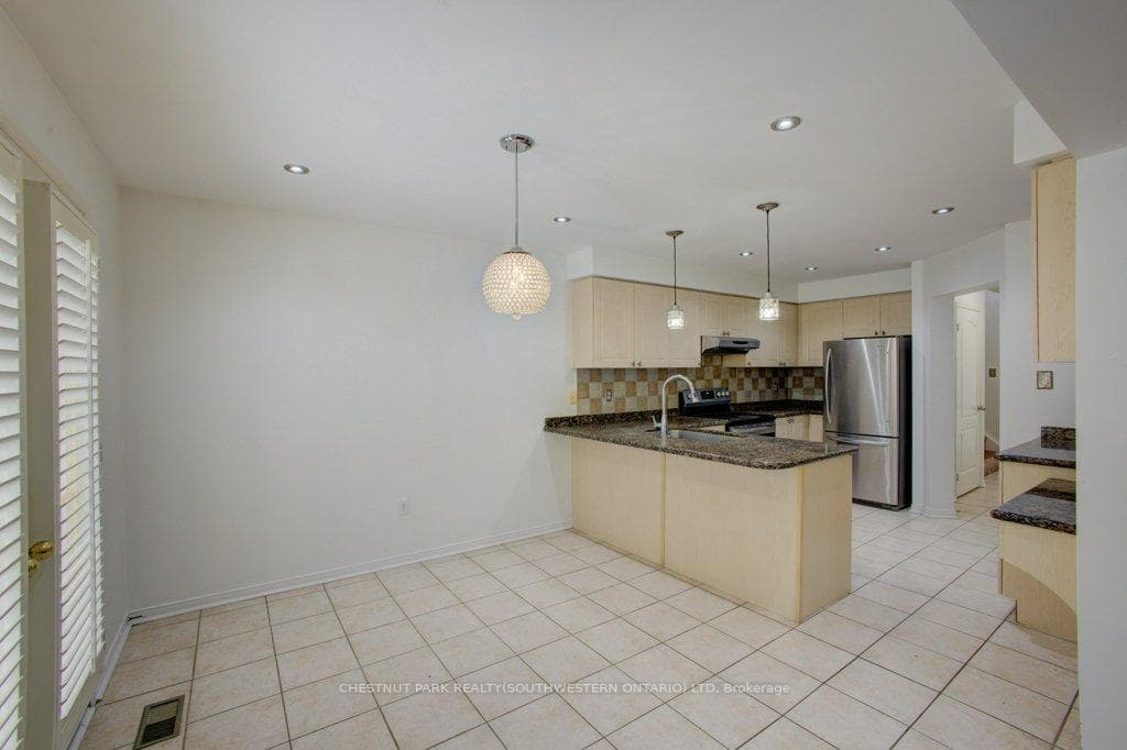 8 Waterdale Road photo 15