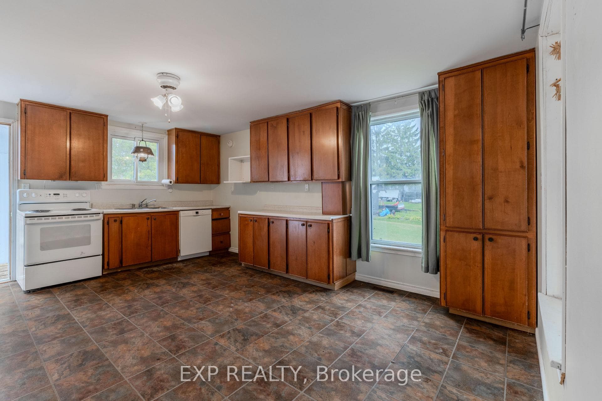 Large Eat In Kitchen