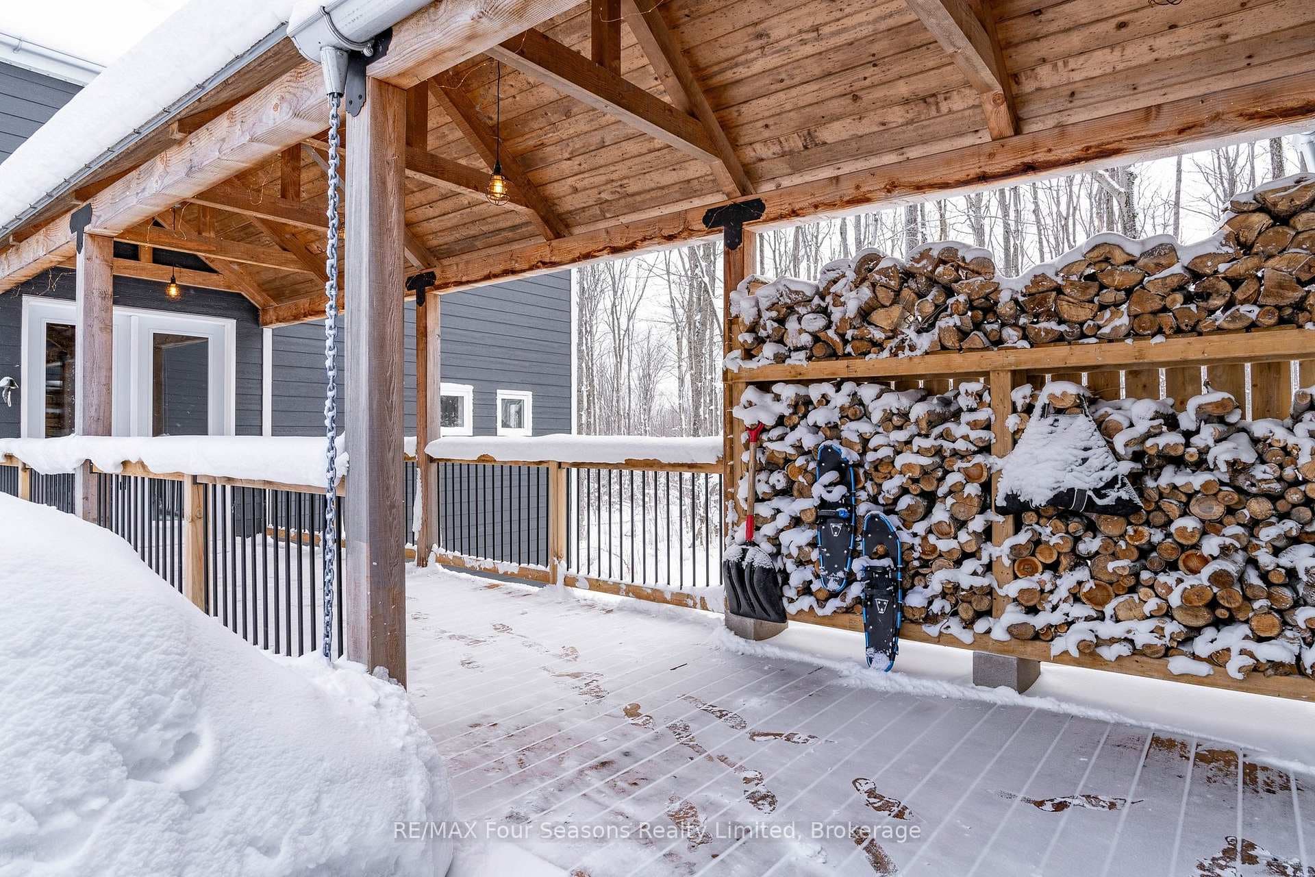 Breezeway connecting house and garage