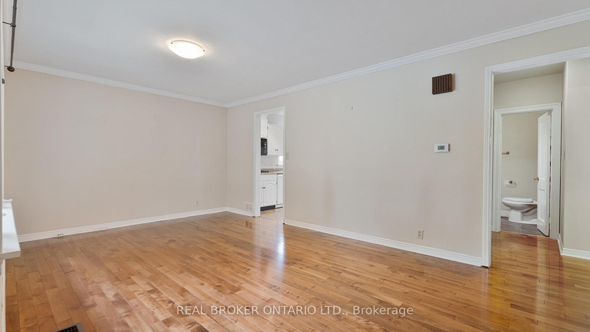 27 Grove Crescent photo 14