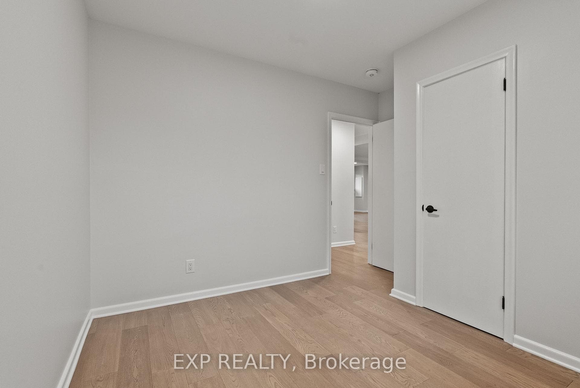 2393 Sheldon Avenue photo 26