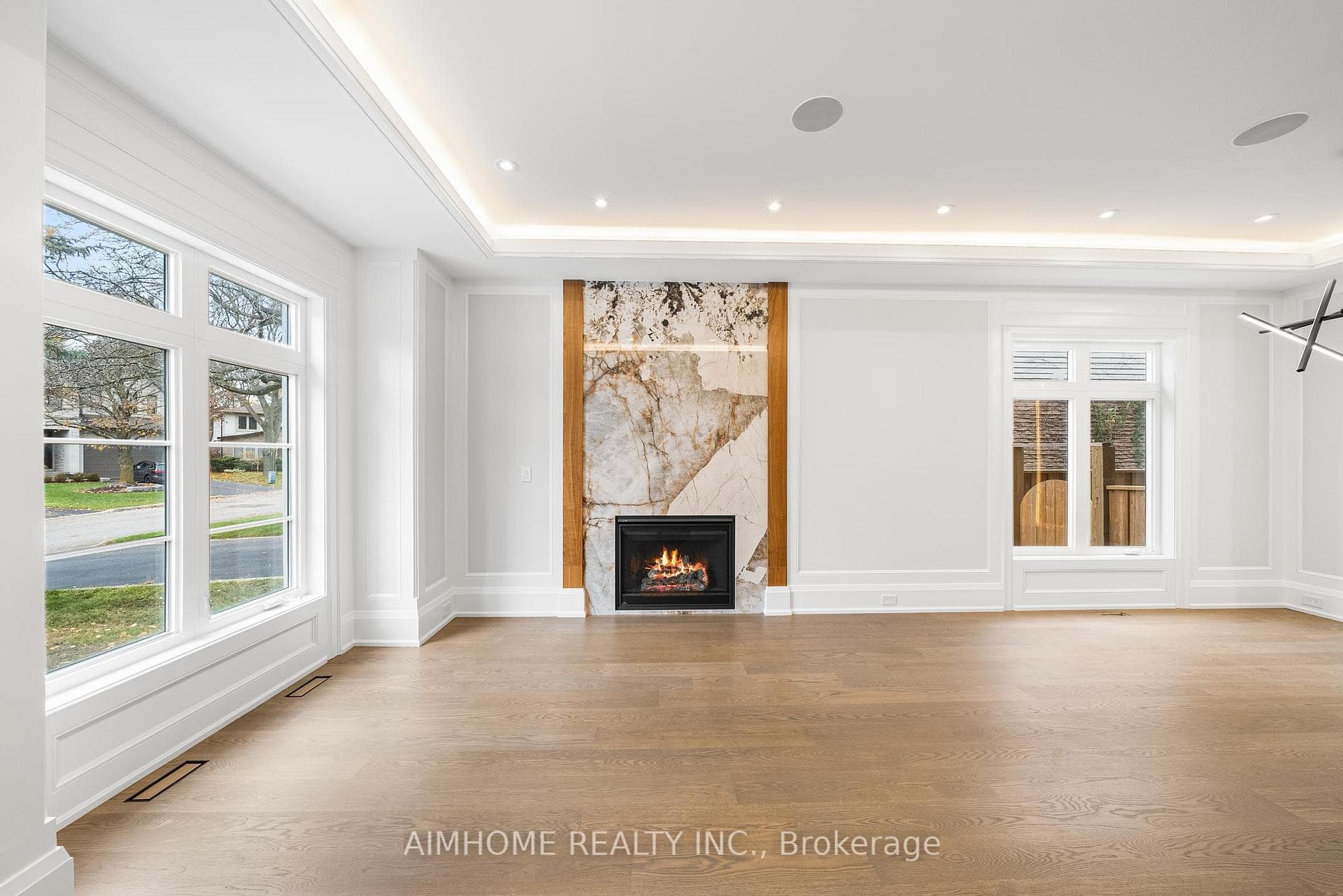 21 Summerfeldt Crescent photo 3