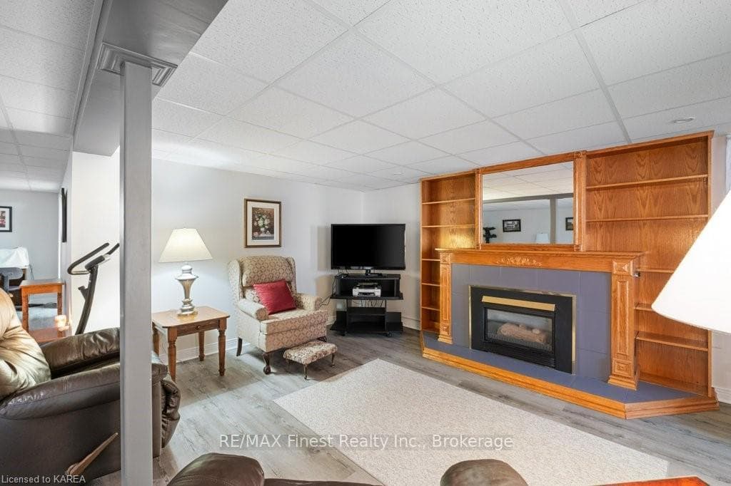 31 FAIRFIELD Boulevard photo 25