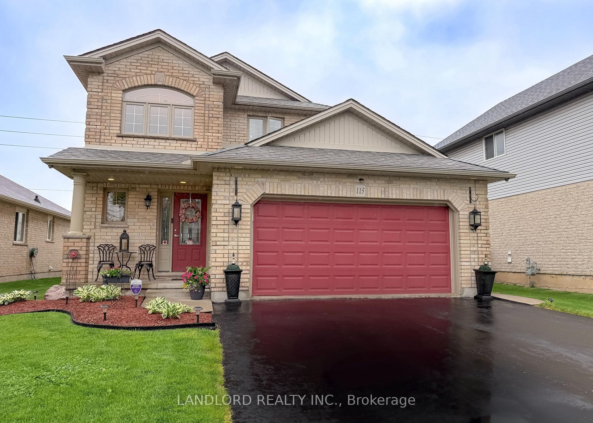 115 Hagerman Crescent photo 43