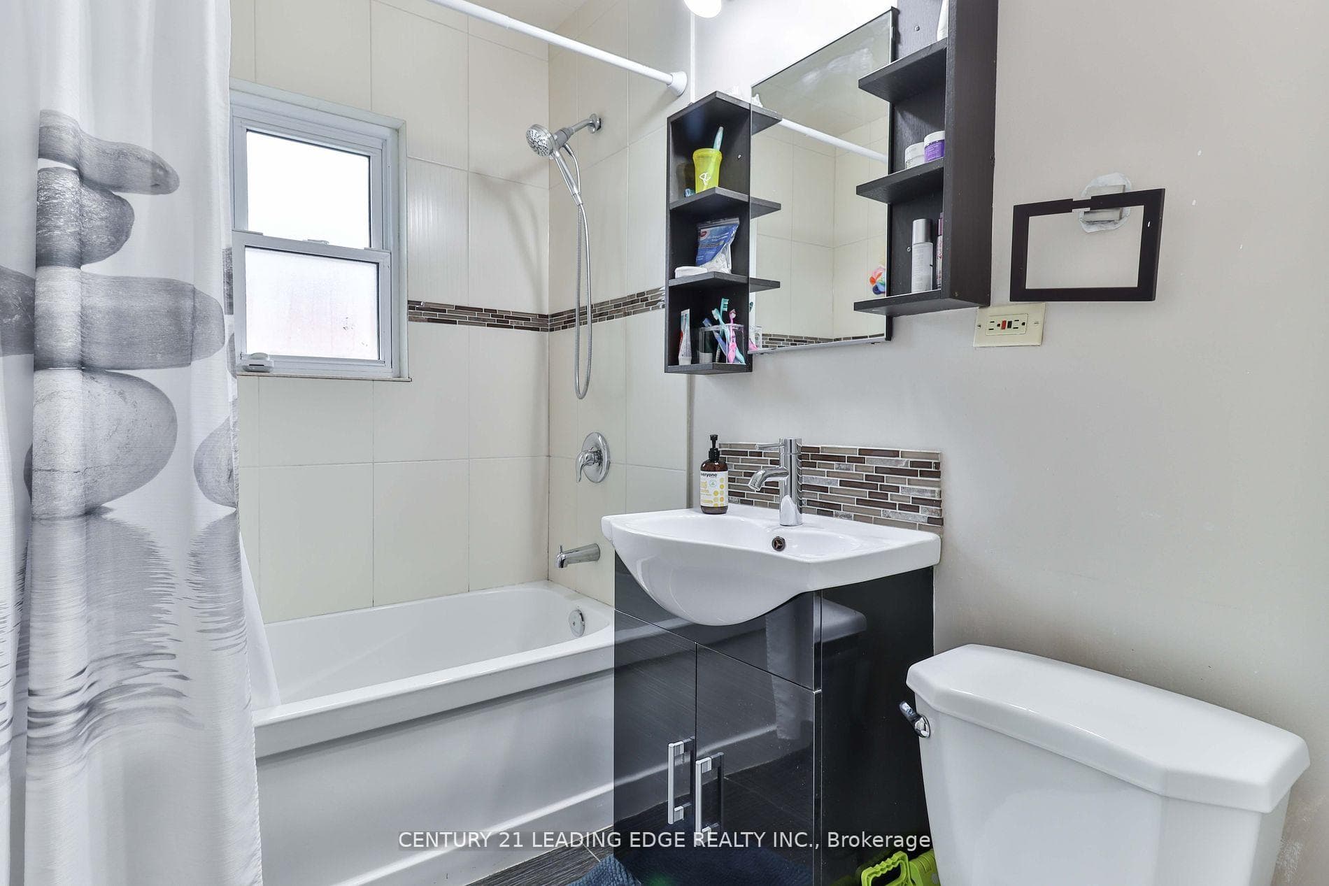 698 Pharmacy Avenue photo 12