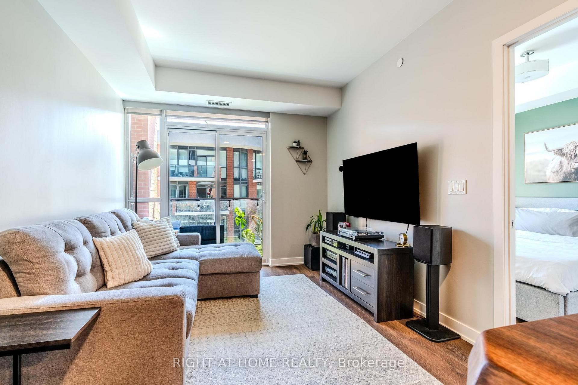 50 Bruyeres Mews Unit 625 photo 8