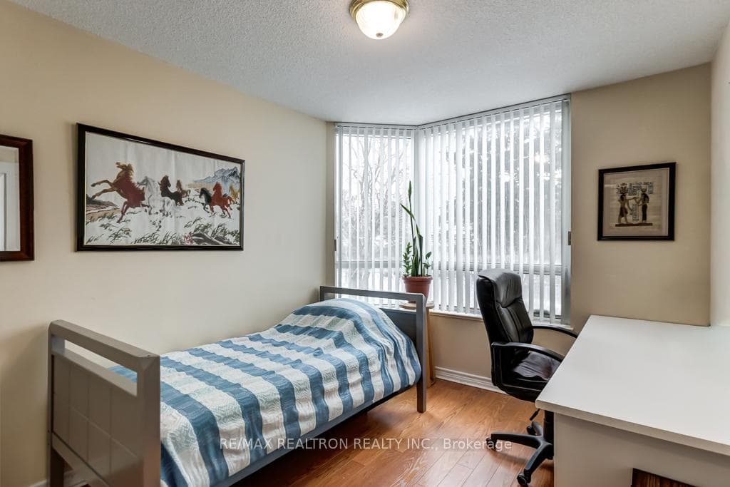 68 Corporate Drive Unit 526 photo 14
