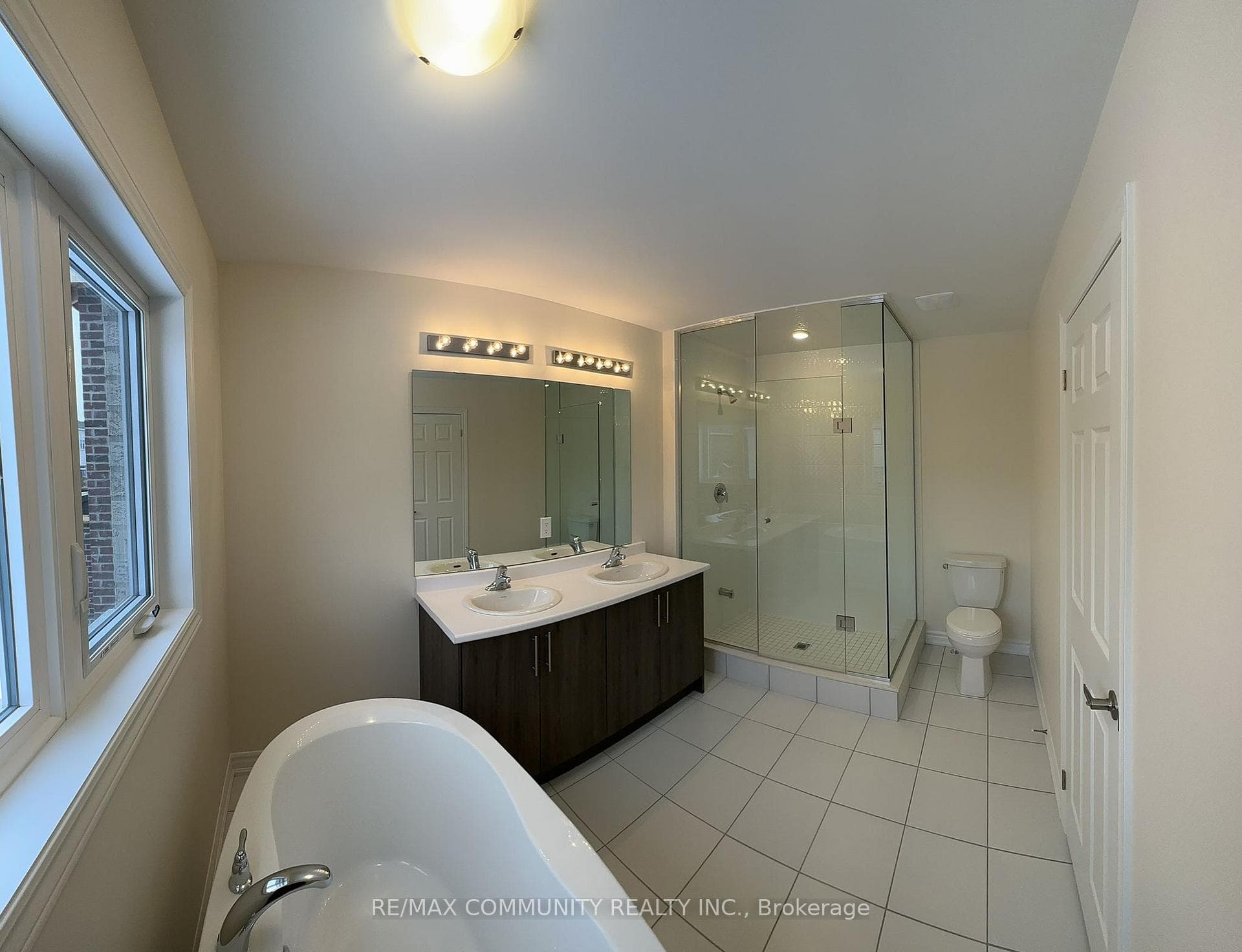 59 Mountainside Crescent photo 5