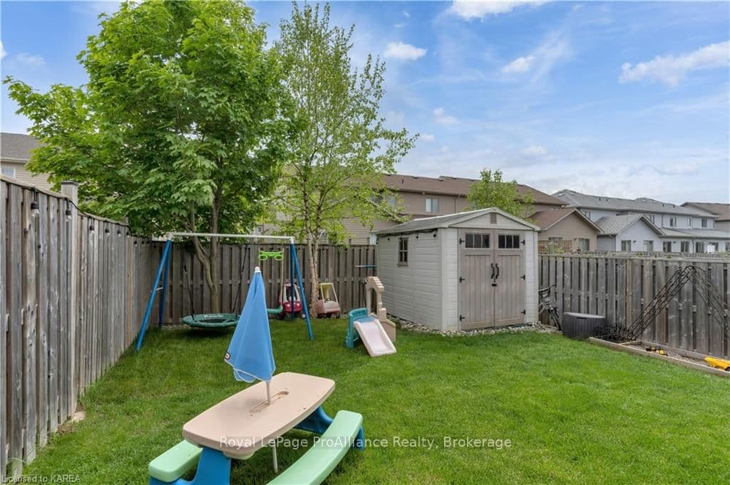 1207 CARFA Crescent photo 42