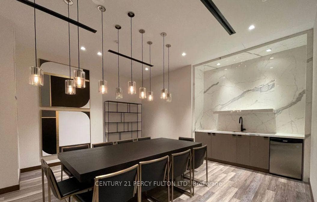 8 Tippett Road Unit 420 photo 24