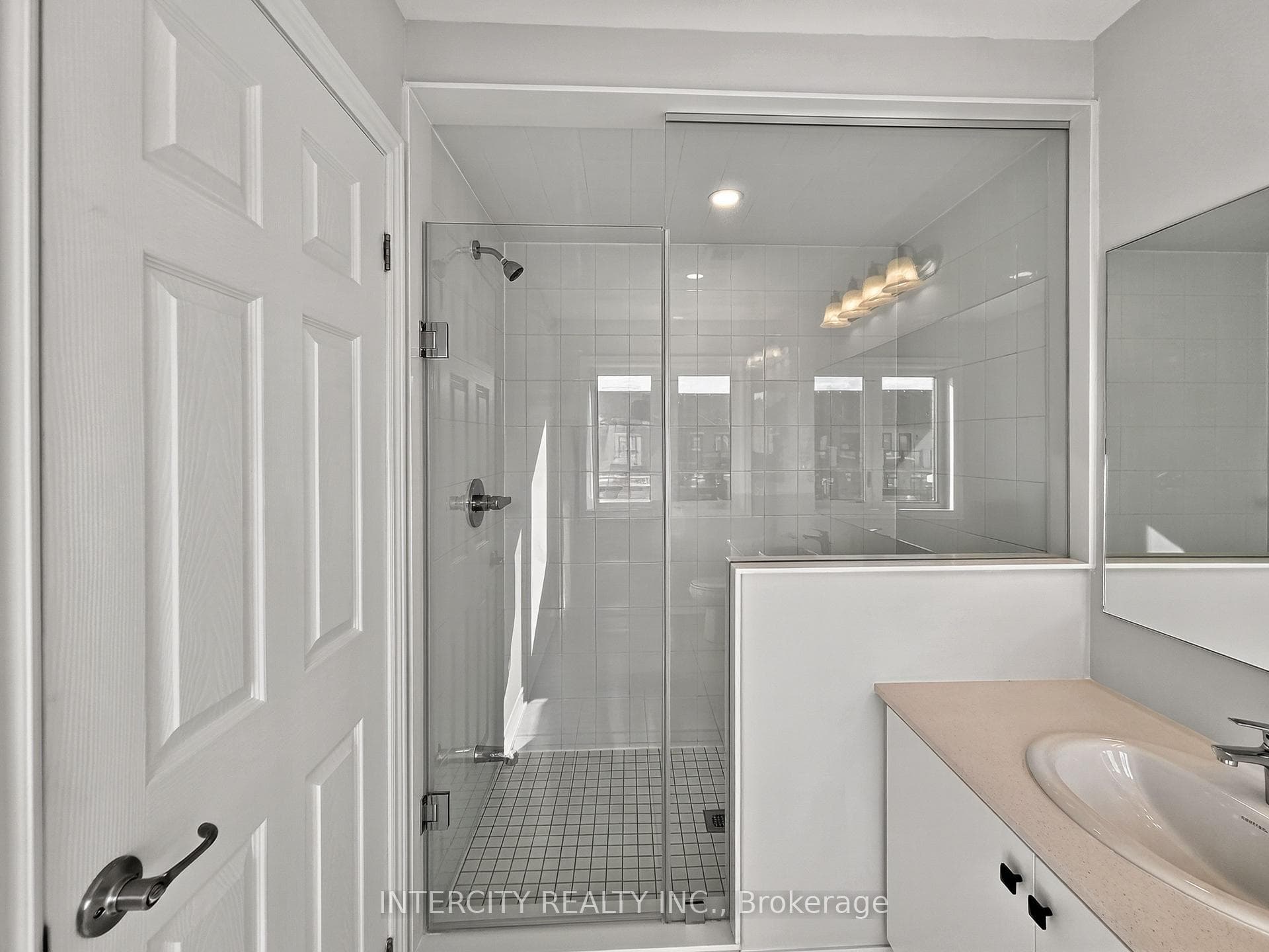 100 Grassbank Road photo 29