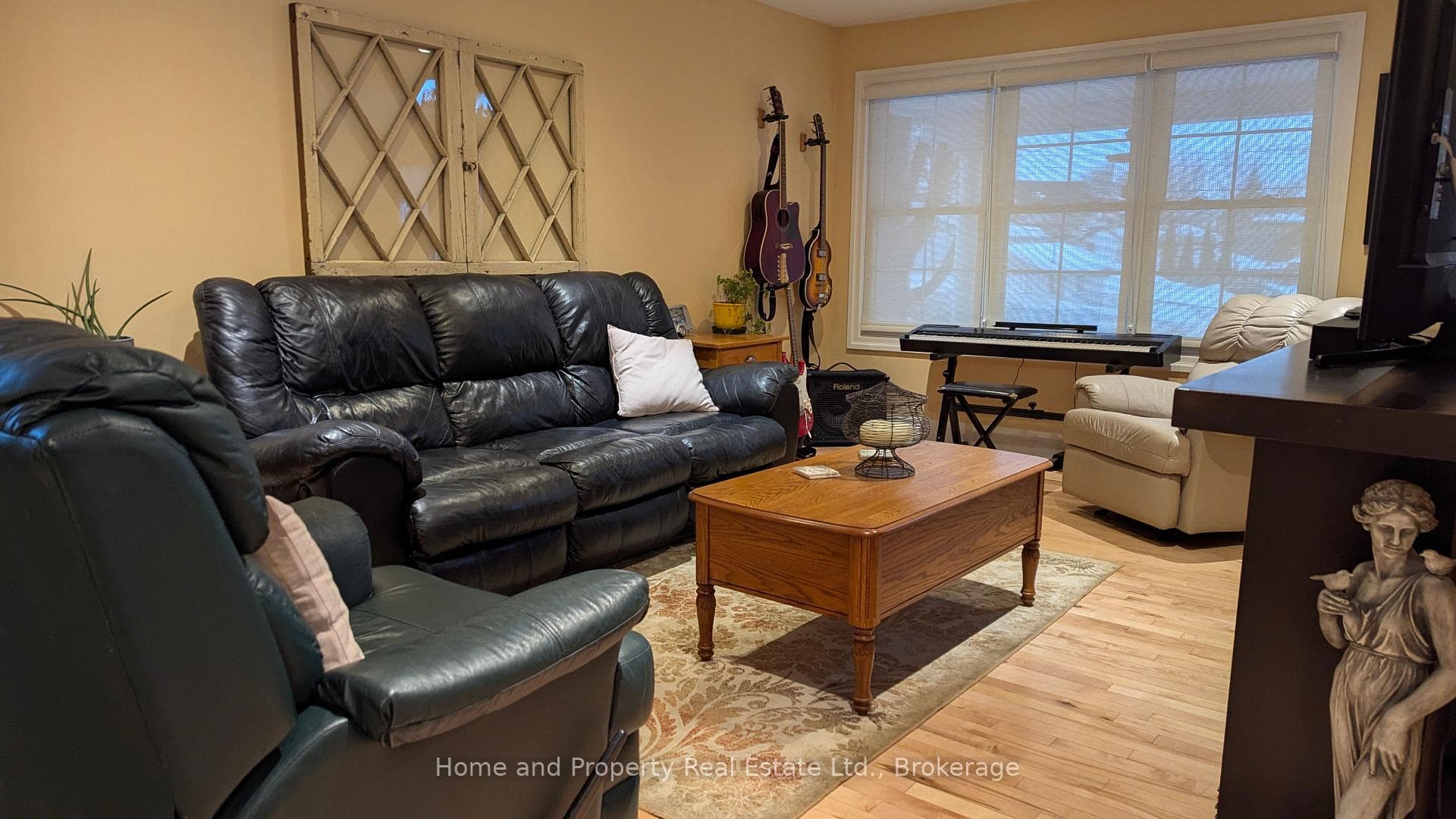 240 Queen Street photo 11
