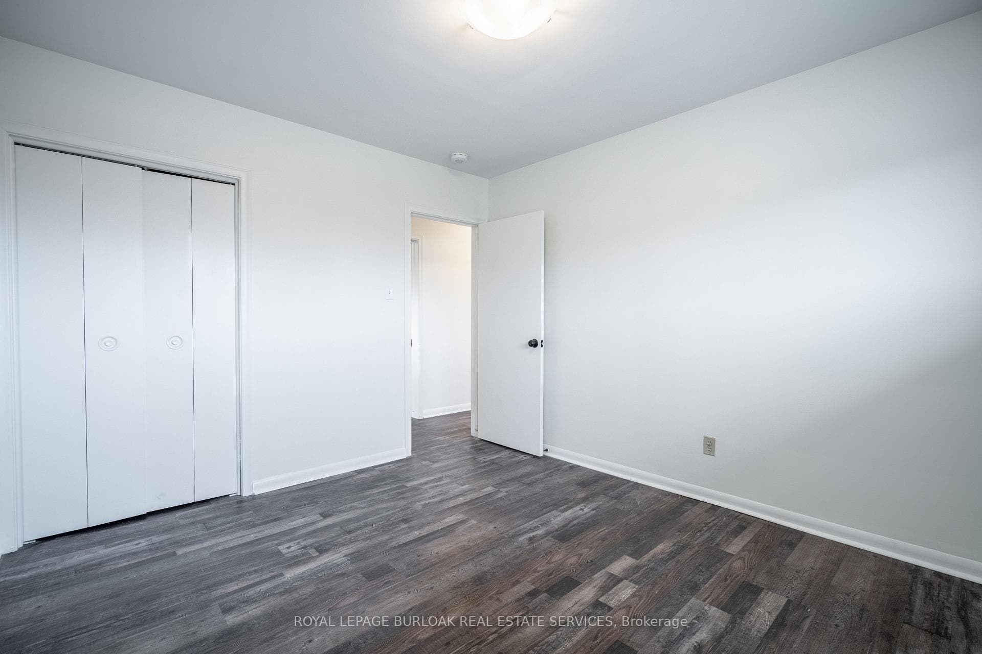 4 STARLIGHT Court Unit Upper photo 17