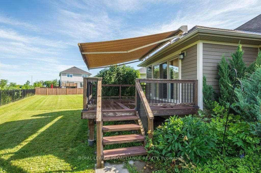 18 Tessa Boulevard photo 29
