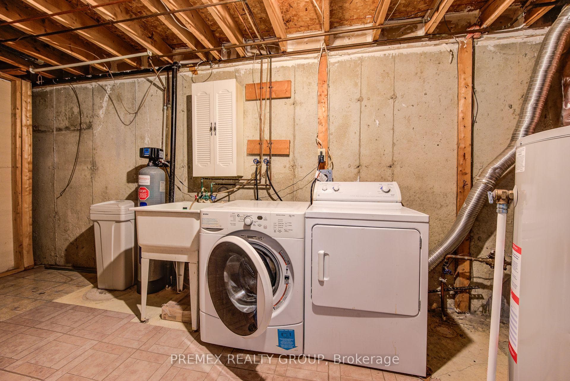 953 Elgin Street photo 35