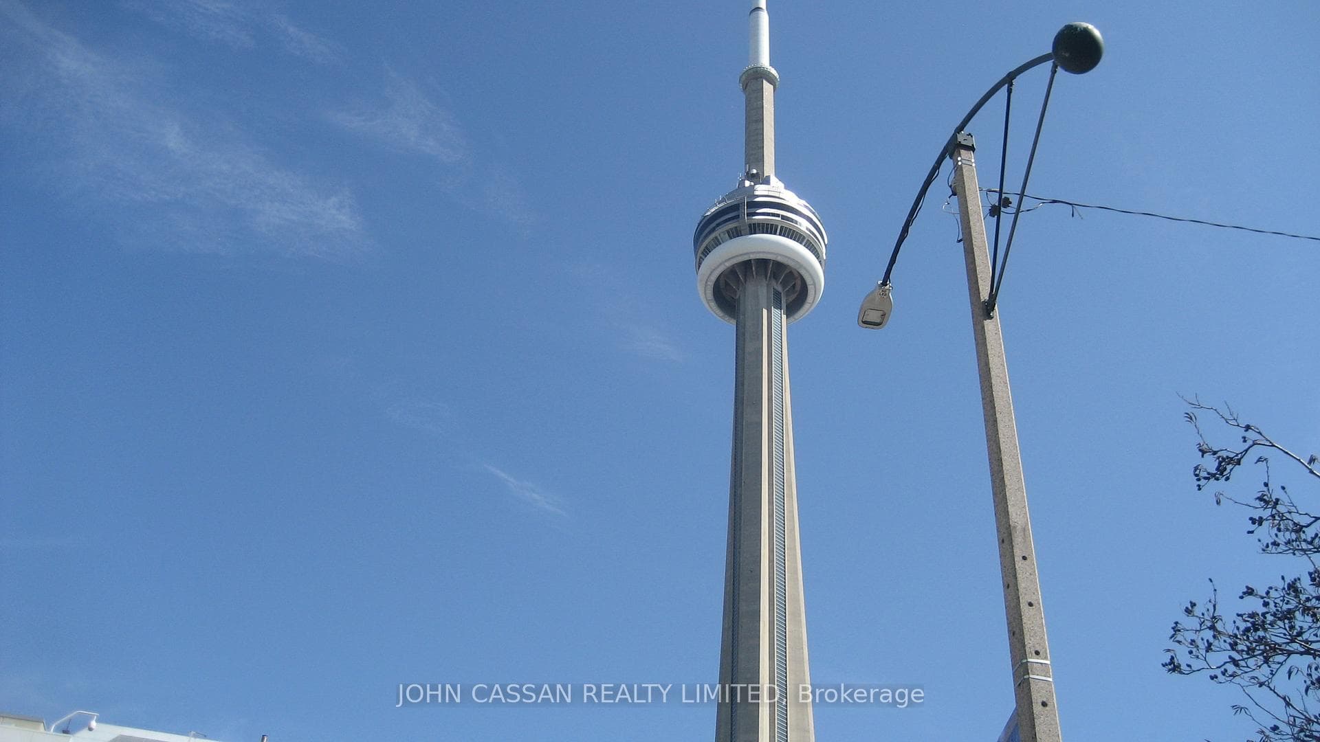 CN TOWER SHORT DISTANCE AWAY