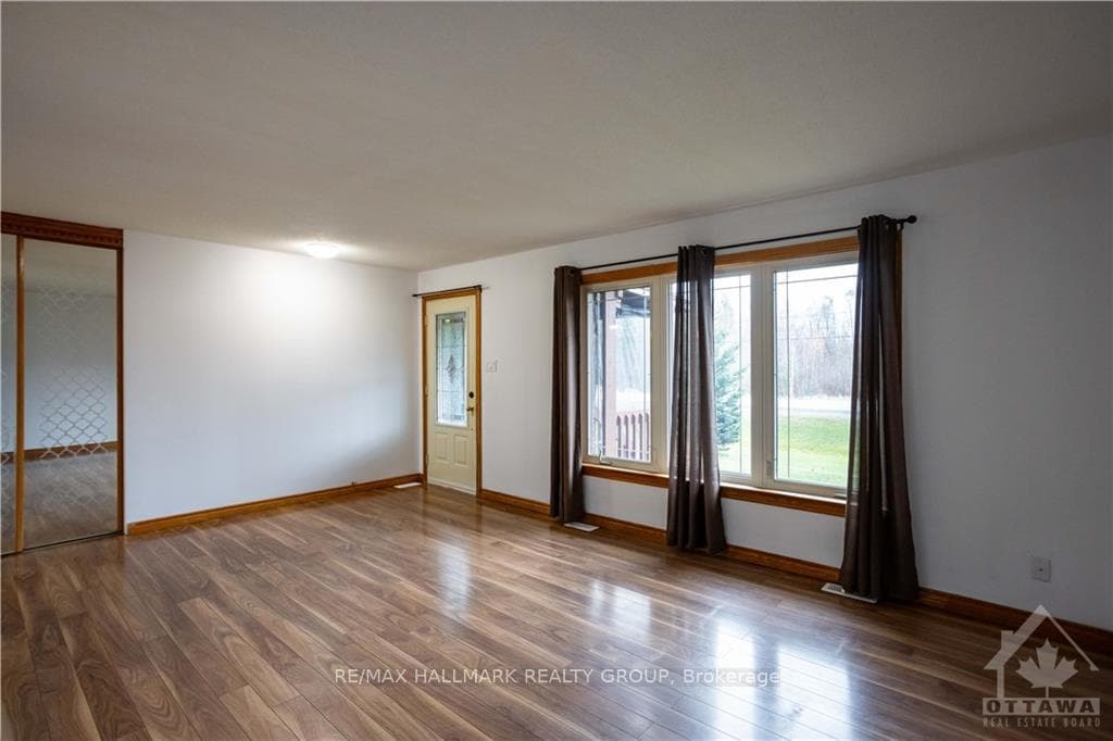 1148 YORKS CORNERS Road photo 4