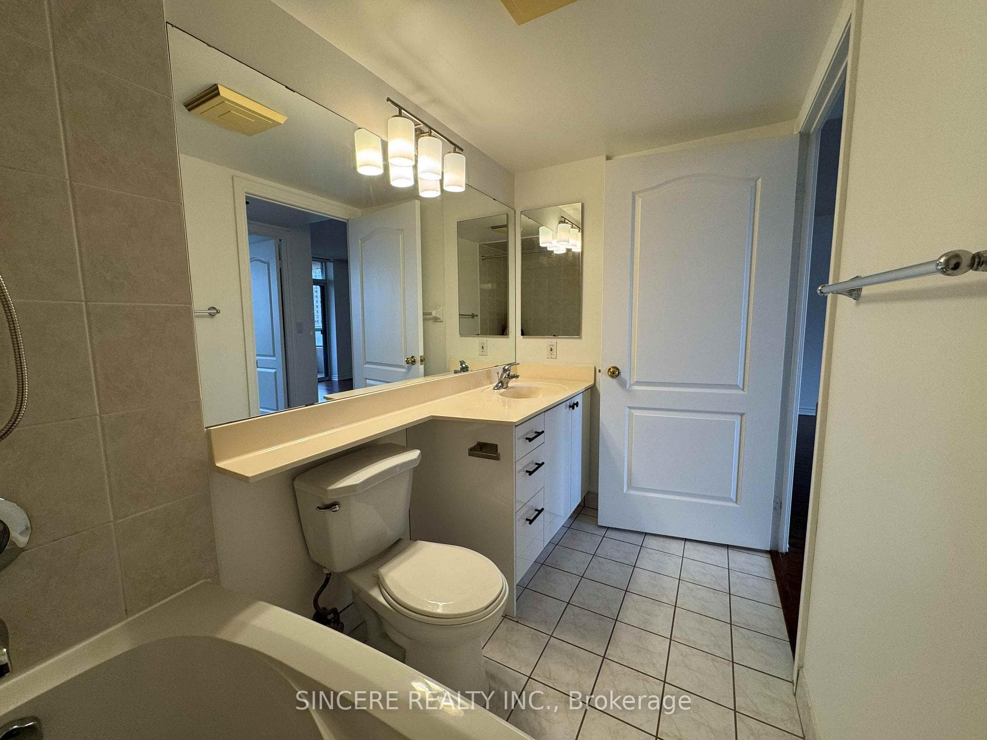 18 Sommerset Way Unit 1512 photo 13