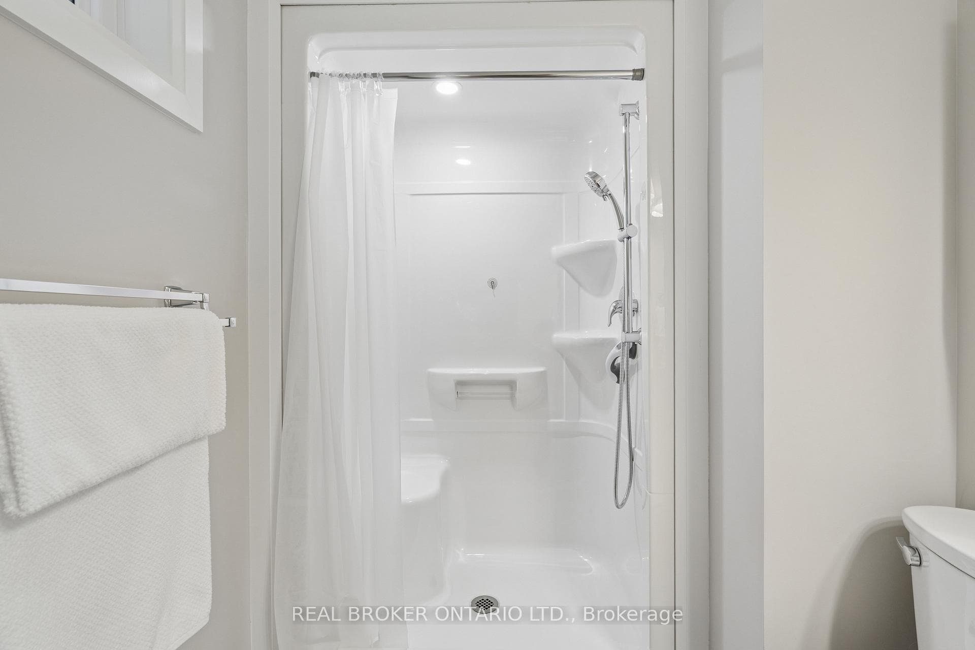 480 Grand Trunk Street photo 23
