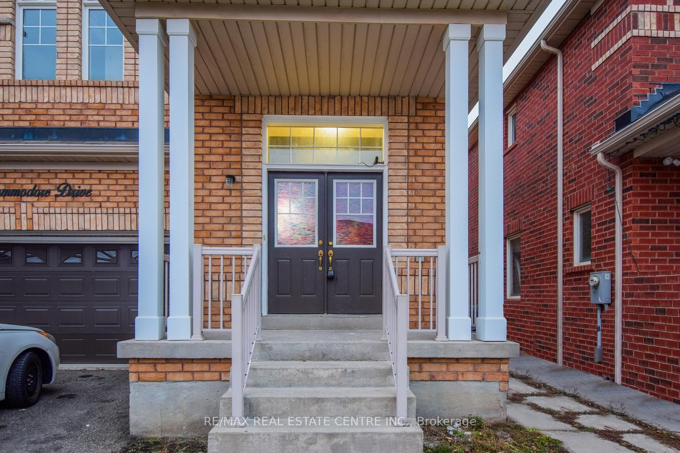 112 Commodore Drive photo 2