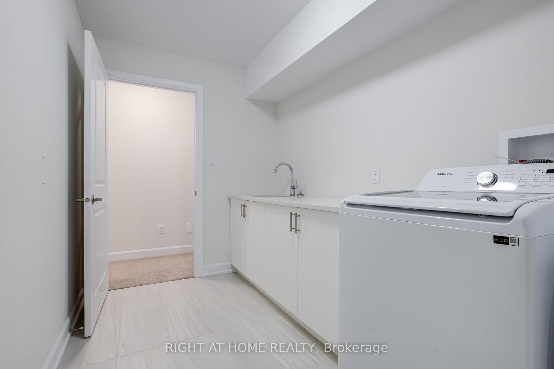 520 CLAYTON Avenue photo 44