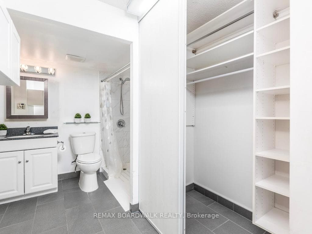 Wheel-chair accessible ensuite & walk-in closet