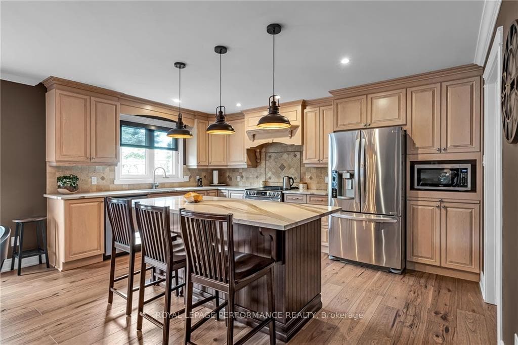 5 STRATFORD Boulevard photo 7