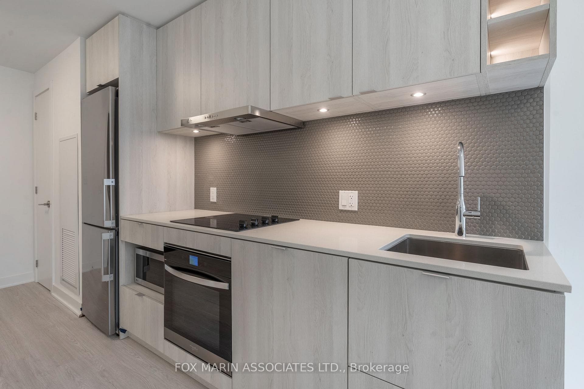 11 Yorkville Avenue Unit 505 photo 5
