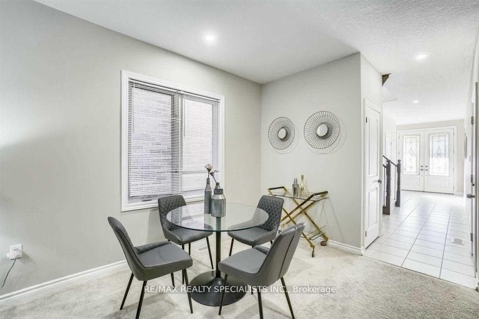 58 Walker Boulevard photo 11