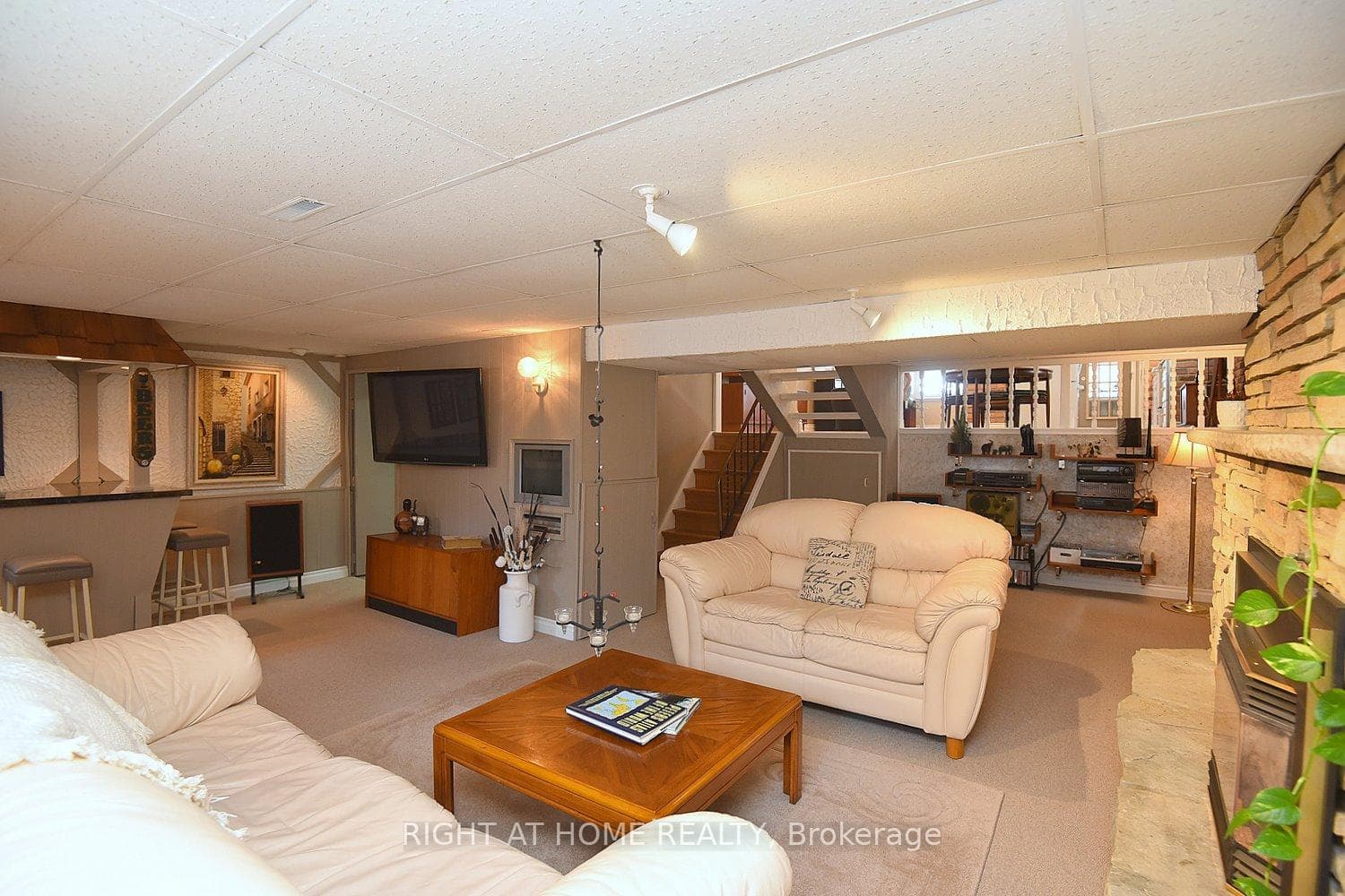 105 Bismark Drive photo 12