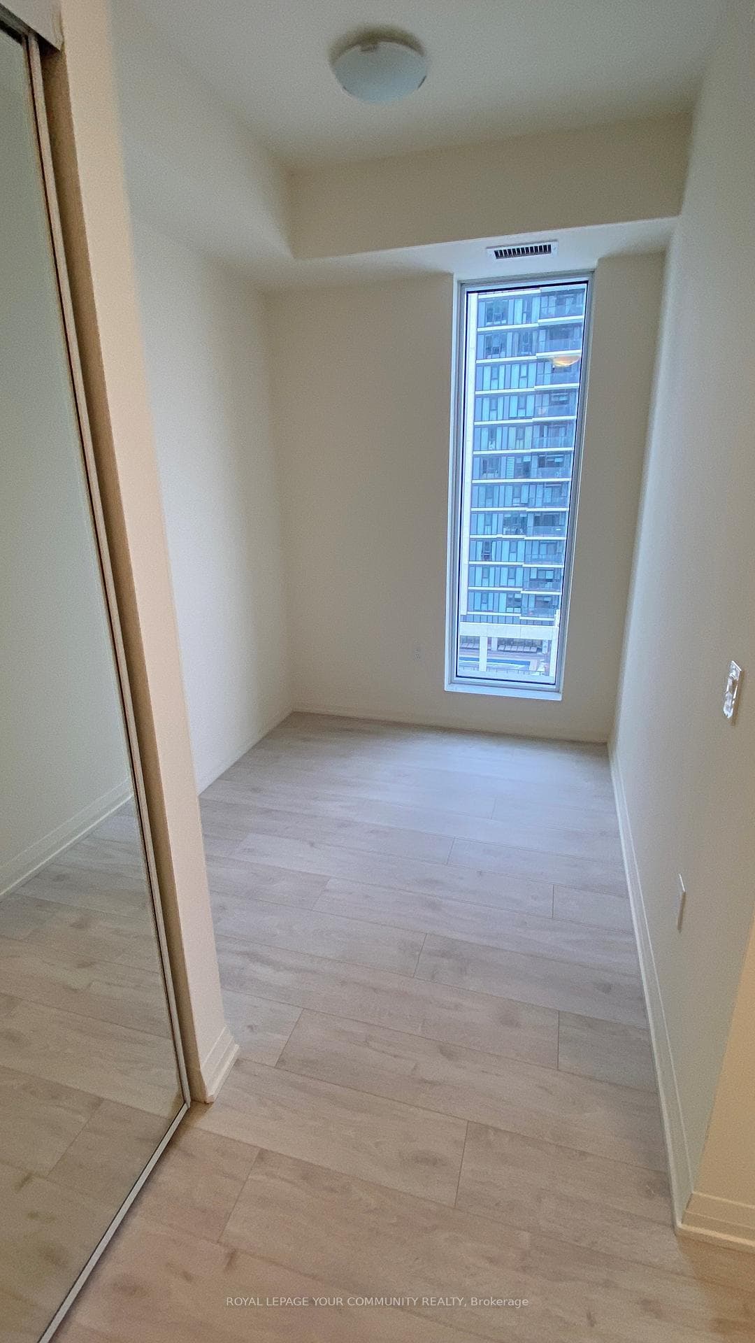 8960 Jane Street Unit 1404 photo 4