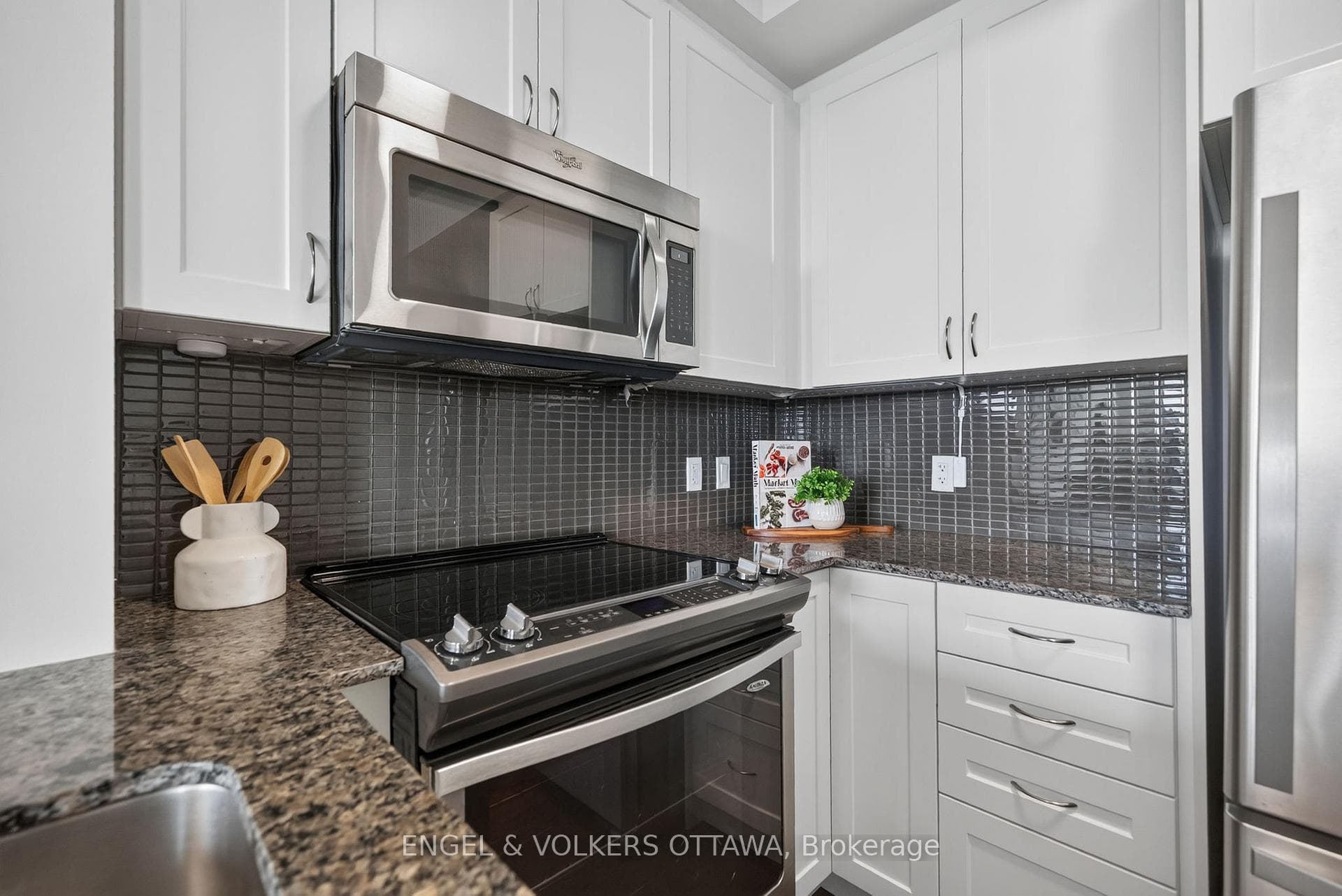 1035 Bank Street Unit 1501 photo 6