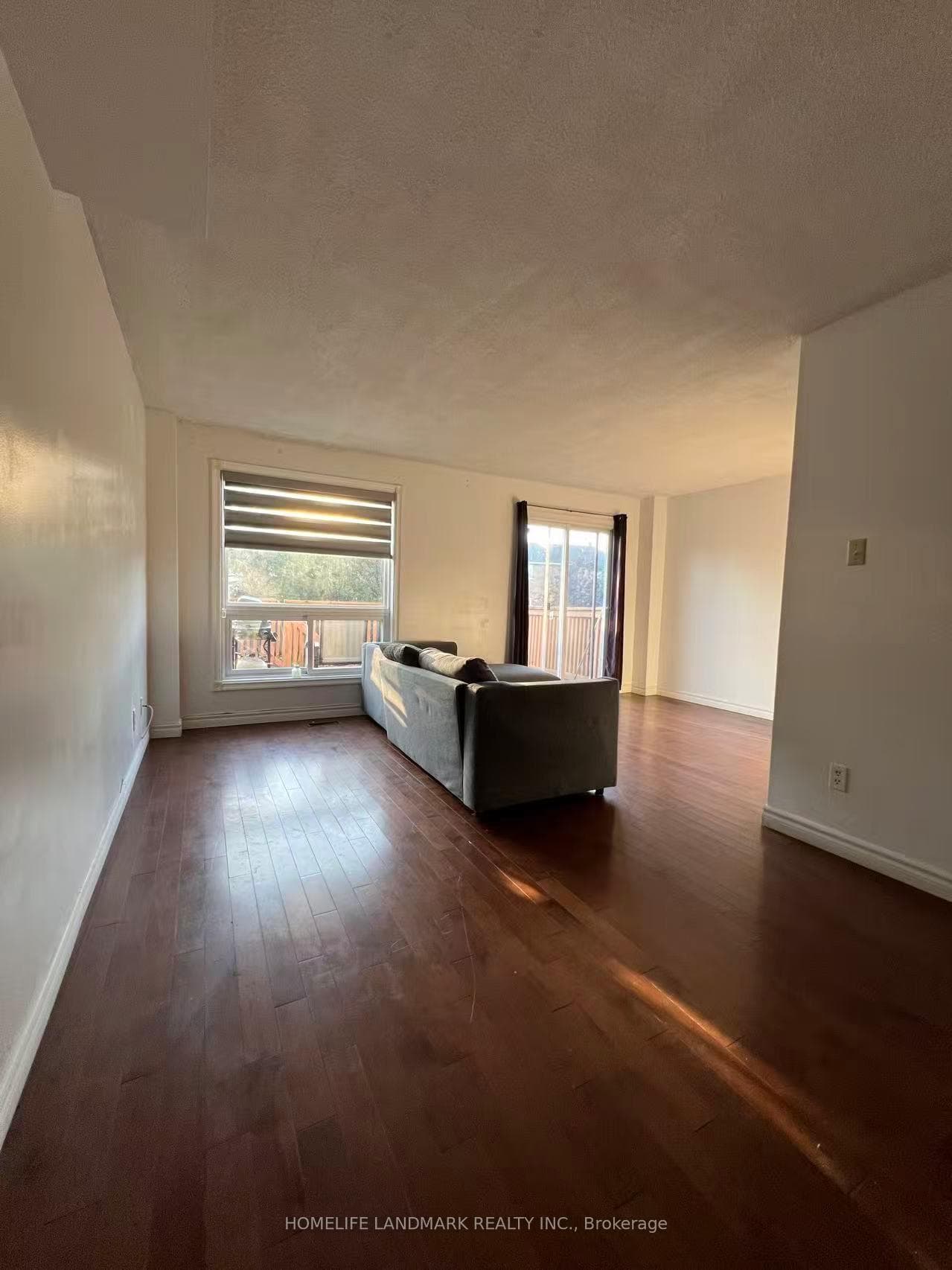1016 Lucerne Crescent photo 4