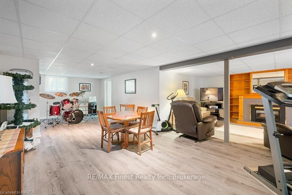 31 FAIRFIELD Boulevard photo 24