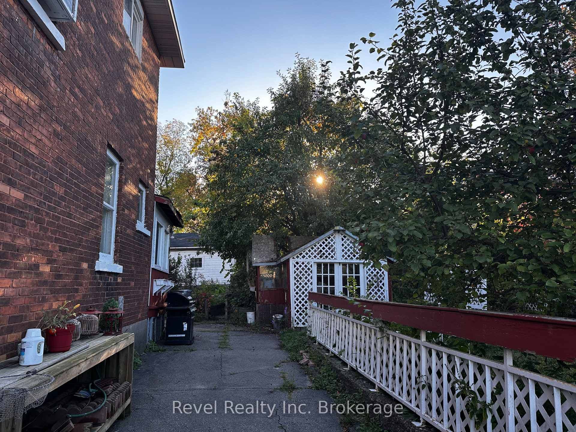 551 First Avenue photo 29