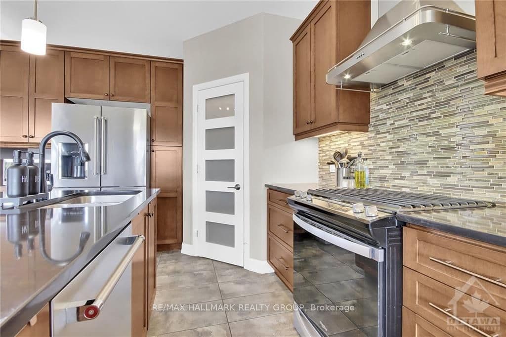 215 CAPRI Avenue photo 10